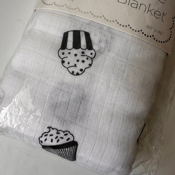 Swaddle Designs Marquisette Blanket - Cupcake Print - Picture 3 of 6
